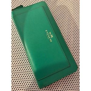 🔸 Coach Large Zip Around Wallet